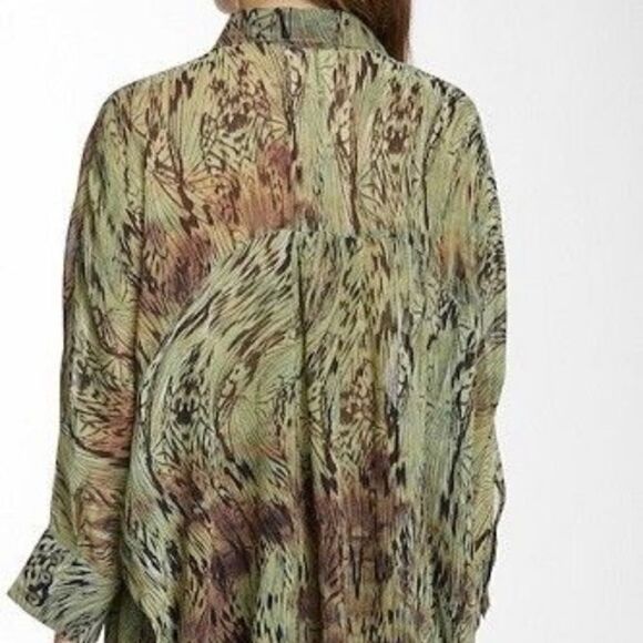 Da-Nang Collared Button Down 3/4 Sleeve Silk Top - Picture 9 of 13